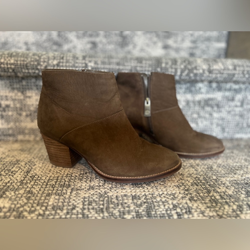 Blondo Women's Waterproof Brown Ankle Boots- 7